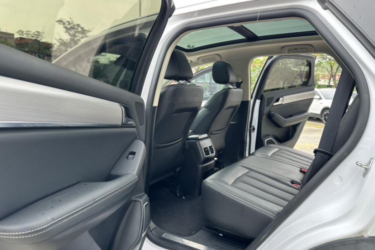 Used BYD Tang 2019 2.0T Automatic SmartConnect Luxury Edition 5 Seats China VI Standard Interior 8