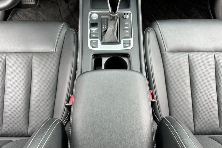 Used BYD Tang 2019 2.0T Automatic SmartConnect Luxury Edition 5 Seats China VI Standard Interior 9
