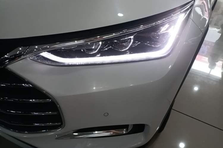 Used BYD Tang 2019 2.0T Automatic SmartConnect Luxury 7-Seater China VI Standard Left Front Headlight