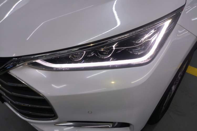 Used BYD Tang 2019 2.0T Automatic SmartConnect Luxury Edition 5 Seats China VI Standard Left Front Headlight