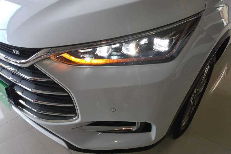 Used BYD Tang 2019 2.0T Automatic SmartConnect Luxury Edition 7 Seats China VI Standard Left Front Headlight