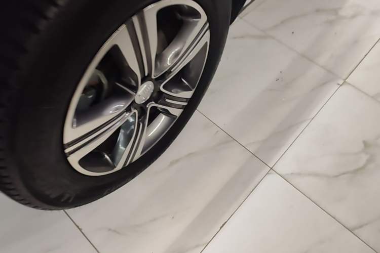 Used BYD Tang 2019 2.0T Automatic SmartConnect Luxury Edition 7 Seats China VI Standard Left Front Wheel Hub