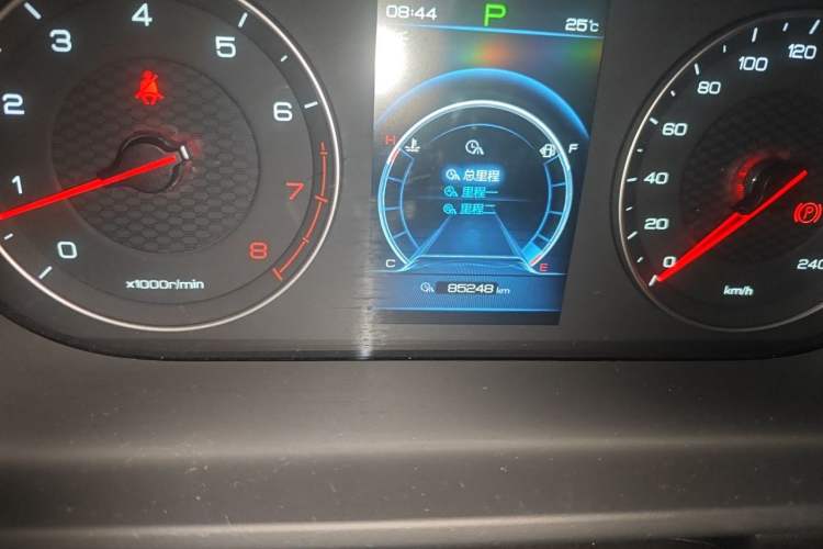 Used BYD Tang 2019 2.0T Automatic SmartConnect Luxury Edition 5 Seats China VI Standard Odometer Close Up