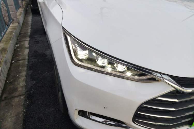 Used BYD Tang 2019 2.0T Automatic SmartConnect Luxury Edition 7 Seats China VI Standard Right Front Headlight