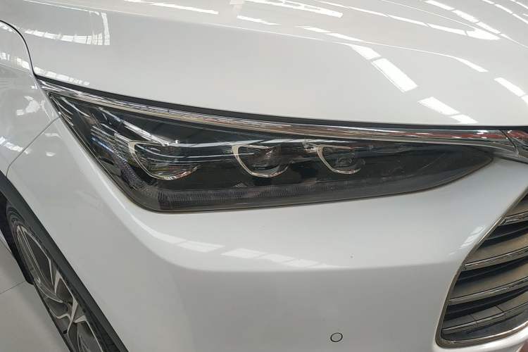 Used BYD Tang 2019 2.0T Automatic SmartConnect Prestige 7-Seater China VI Standard Right Front Headlight