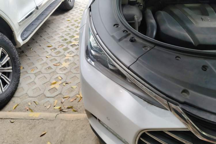 Used BYD Tang 2019 2.0T Automatic SmartConnect Luxury 7-Seater China VI Standard Right Front Headlight