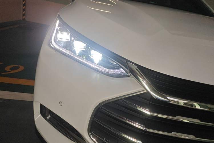 Used BYD Tang 2019 2.0T Automatic SmartConnect Luxury Edition 5 Seats China VI Standard Right Front Headlight