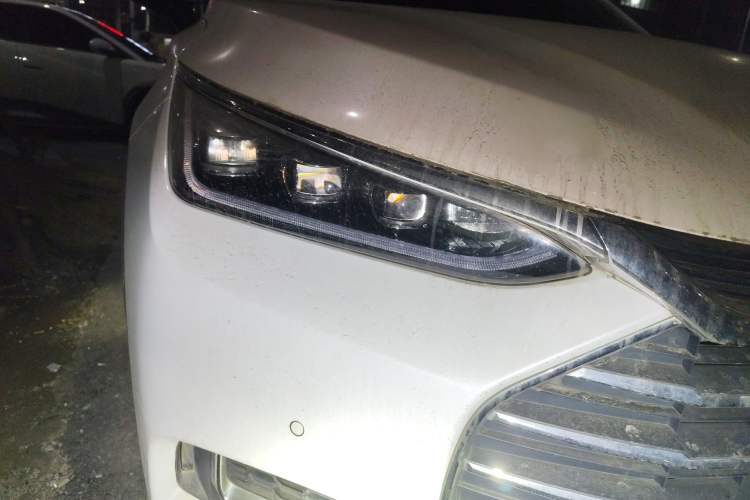Used BYD Tang 2019 2.0T Automatic SmartConnect Luxury 7-Seater China VI Standard Right Front Headlight