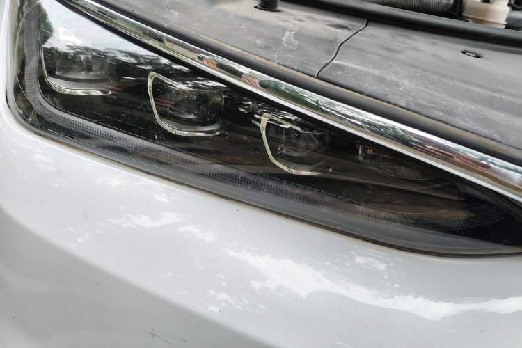 Used BYD Tang 2019 2.0T Automatic SmartConnect Luxury 7-Seater China VI Standard Right Front Headlight
