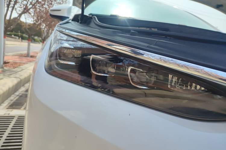 Used BYD Tang 2019 2.0T Automatic SmartConnect Luxury 7-Seater China VI Standard Right Front Headlight