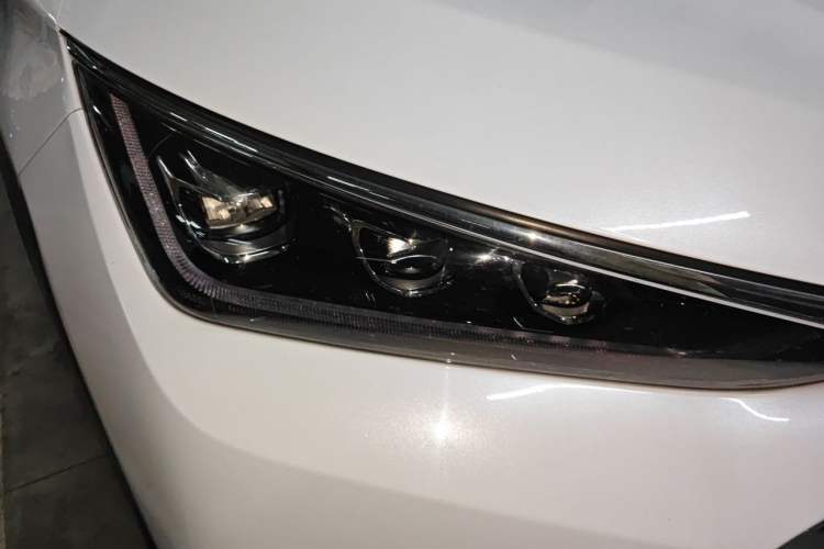 Used BYD Tang 2019 2.0T Automatic SmartConnect Luxury Edition 7 Seats China VI Standard Right Front Headlight