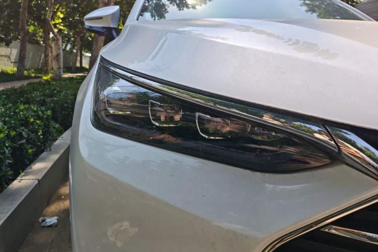 Used BYD Tang 2019 2.0T Automatic SmartConnect Luxury 7-Seater China VI Standard Right Front Headlight