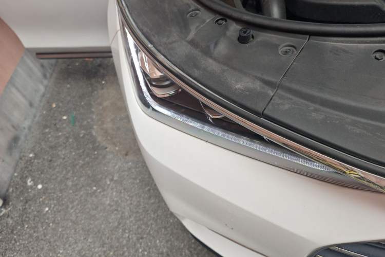 Used BYD Tang 2019 2.0T Automatic SmartConnect Luxury 7-Seater China VI Standard Right Front Headlight