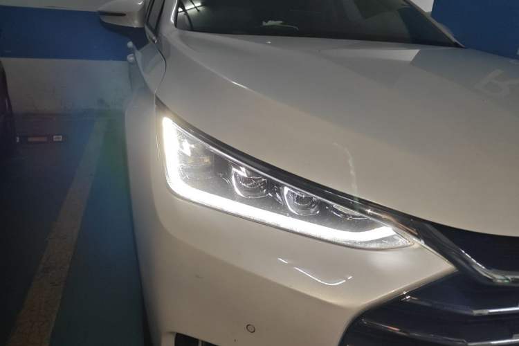 Used BYD Tang 2019 2.0T Automatic SmartConnect Prestige 7-Seater China VI Standard Right Front Headlight