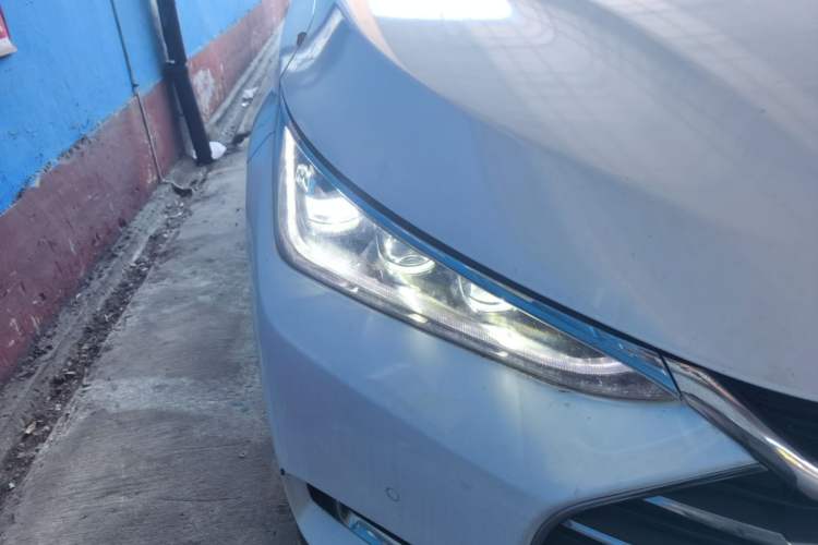 Used BYD Tang 2019 2.0T Automatic SmartConnect Luxury 7-Seater China VI Standard Right Front Headlight