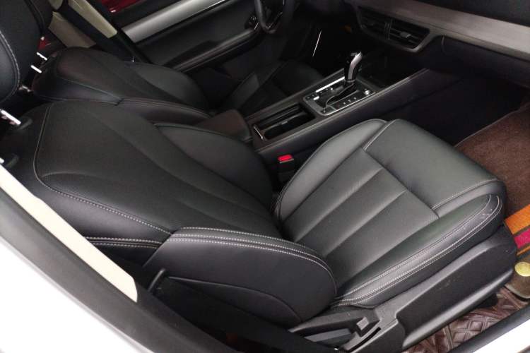 Used BYD Tang 2019 2.0T Automatic SmartConnect Luxury Edition 7 Seats China VI Standard Right Front Seat