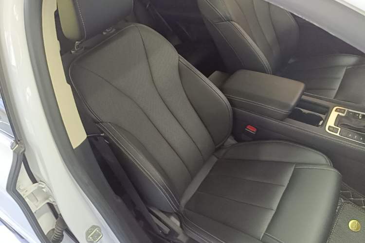 Used BYD Tang 2019 2.0T Automatic SmartConnect Luxury Edition 7 Seats China VI Standard Right Front Seat