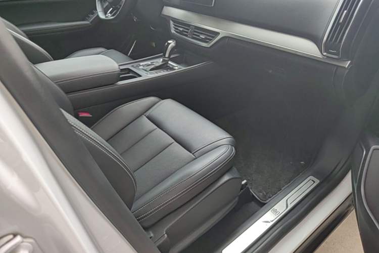 Used BYD Tang 2019 2.0T Automatic SmartConnect Luxury Edition 5 Seats China VI Standard Right Front Seat