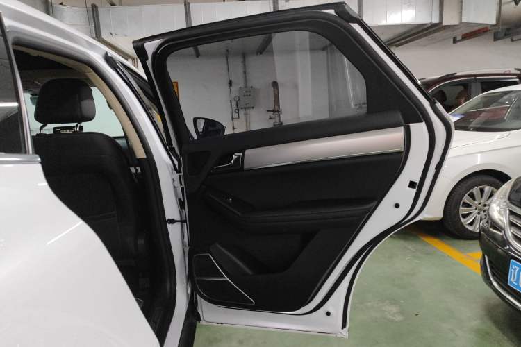 Used BYD Tang 2019 2.0T Automatic SmartConnect Prestige 5-Seater China VI Standard Right Rear Door Interior