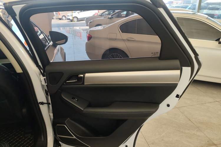 Used BYD Tang 2019 2.0T Automatic SmartConnect Prestige 5-Seater China VI Standard Right Rear Door Interior