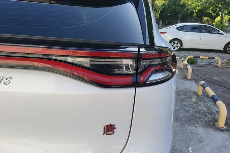 Used BYD Tang 2019 2.0T Automatic SmartConnect Prestige 5-Seater China VI Standard Right Rear Taillight