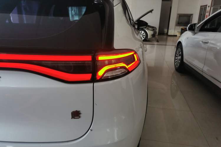 Used BYD Tang 2019 2.0T Automatic SmartConnect Prestige 7-Seater China VI Standard Right Rear Taillight