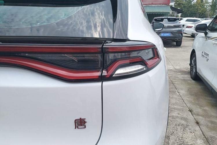 Used BYD Tang 2019 2.0T Automatic SmartConnect Prestige 7-Seater China VI Standard Right Rear Taillight