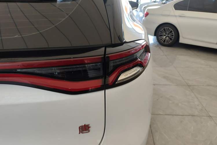 Used BYD Tang 2019 2.0T Automatic SmartConnect Prestige 5-Seater China VI Standard Right Rear Taillight