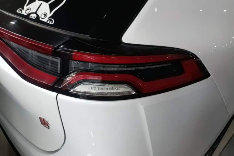 Used BYD Tang 2019 2.0T Automatic SmartConnect Luxury 7-Seater China VI Standard Right Rear Taillight