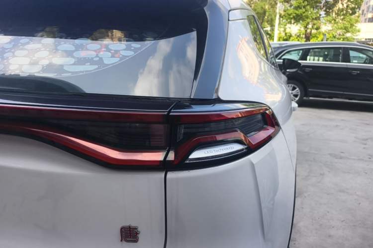 Used BYD Tang 2019 2.0T Automatic SmartConnect Prestige 7-Seater China VI Standard Right Rear Taillight