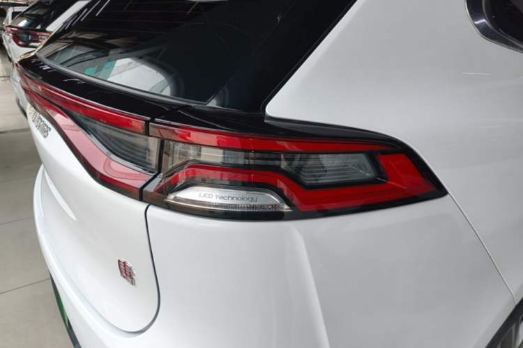 Used BYD Tang 2019 2.0T Automatic SmartConnect Luxury 7-Seater China VI Standard Right Rear Taillight
