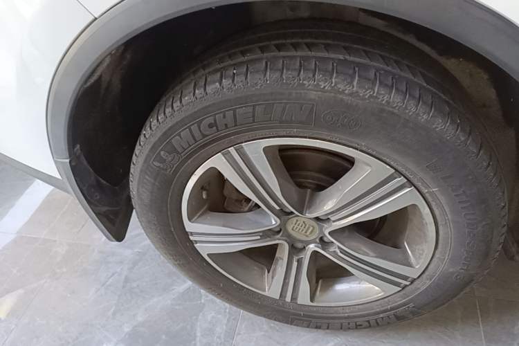 Used BYD Tang 2019 2.0T Automatic SmartConnect Luxury Edition 7 Seats China VI Standard Right Rear Wheel Hub