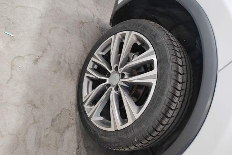 Used BYD Tang 2019 2.0T Automatic SmartConnect Luxury 7-Seater China VI Standard Right Rear Wheel Hub