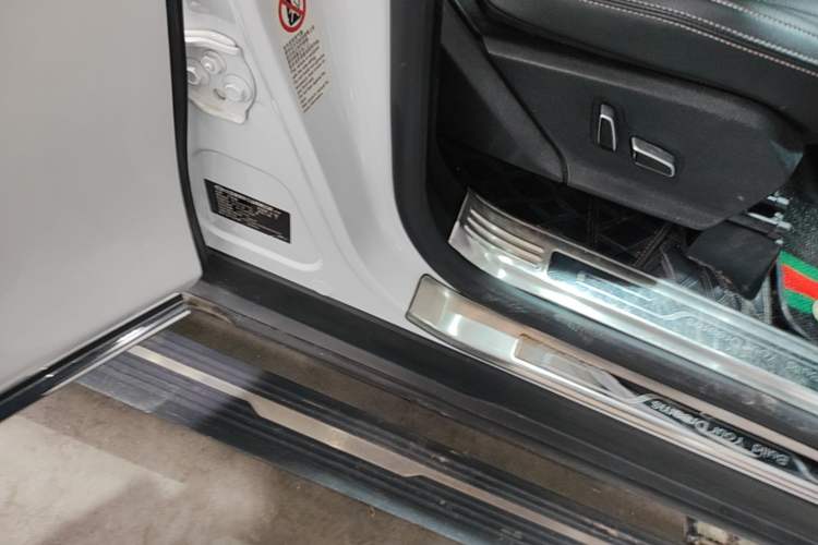Used BYD Tang 2019 2.0T Automatic SmartConnect Luxury 7-Seater China VI Standard Right Side Sill