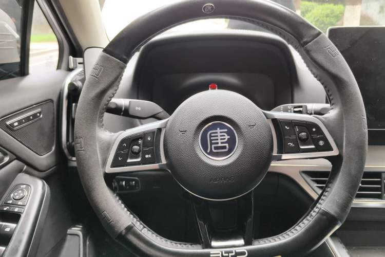 Used BYD Tang 2019 2.0T Automatic SmartConnect Luxury 7-Seater China VI Standard Steering Wheel