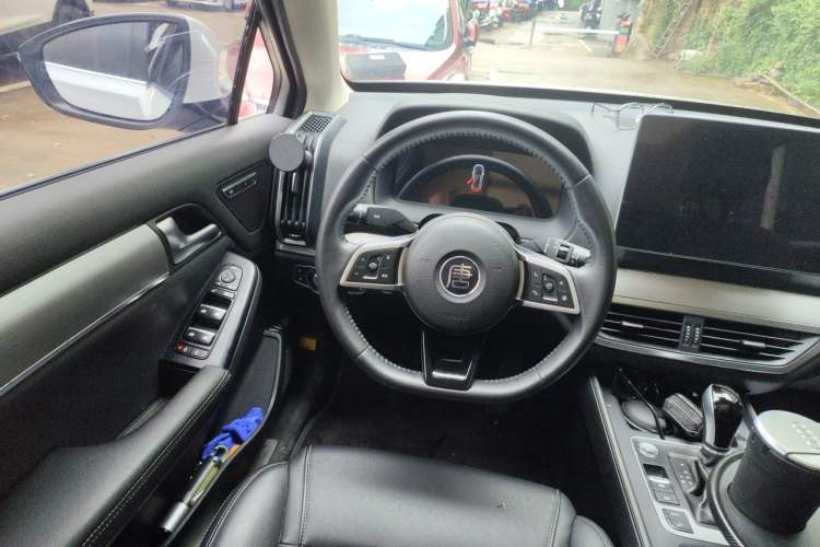 Used BYD Tang 2019 2.0T Automatic SmartConnect Luxury 7-Seater China VI Standard Steering Wheel