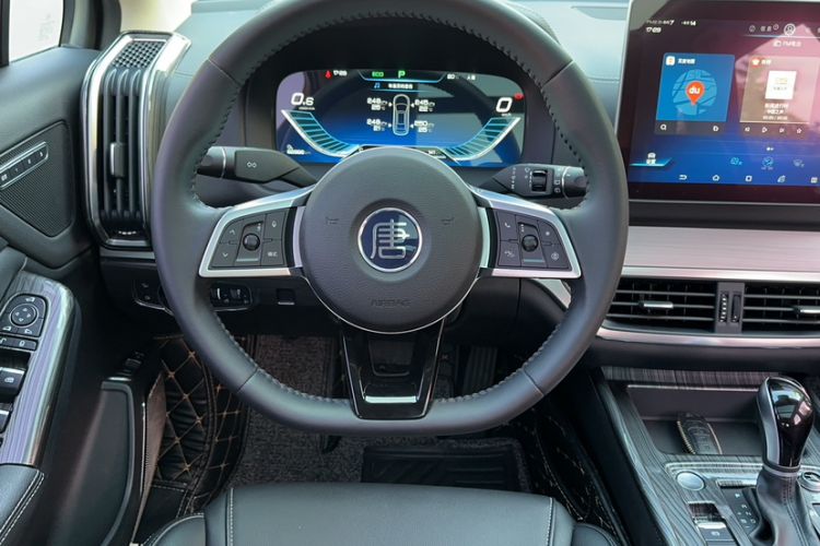 Used BYD Tang 2019 2.0T Automatic SmartConnect Luxury 7-Seater China VI Standard Steering Wheel