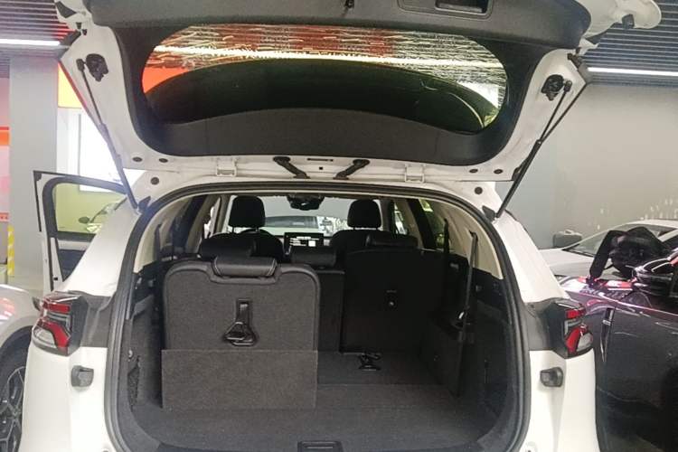 Used BYD Tang 2019 2.0T Automatic SmartConnect Luxury Edition 7 Seats China VI Standard Trunk