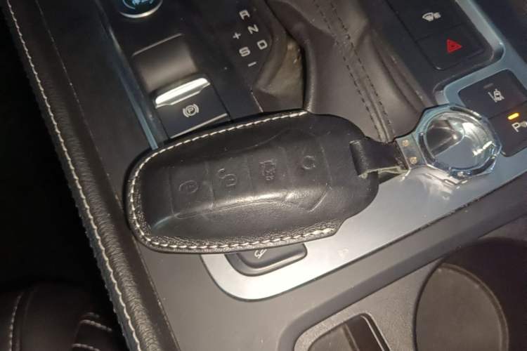 Used BYD Tang 2019 2.0T Automatic SmartConnect Luxury Version 5 Seats China VI Standard Vehicle Key