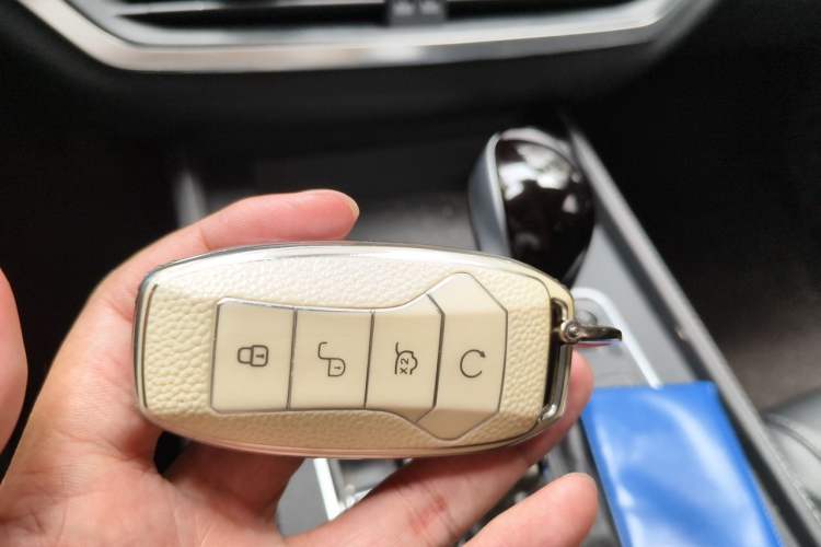 Used BYD Tang 2019 2.0T Automatic SmartConnect Luxury 7-Seater China VI Standard Vehicle Key