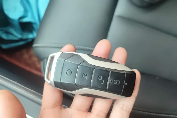 Used BYD Tang 2019 2.0T Automatic SmartConnect Luxury 7-Seater China VI Standard Vehicle Key