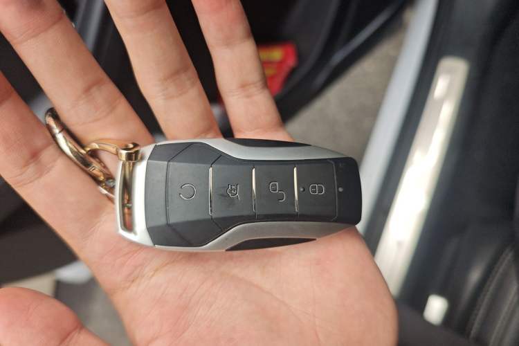 Used BYD Tang 2019 2.0T Automatic SmartConnect Luxury 7-Seater China VI Standard Vehicle Key