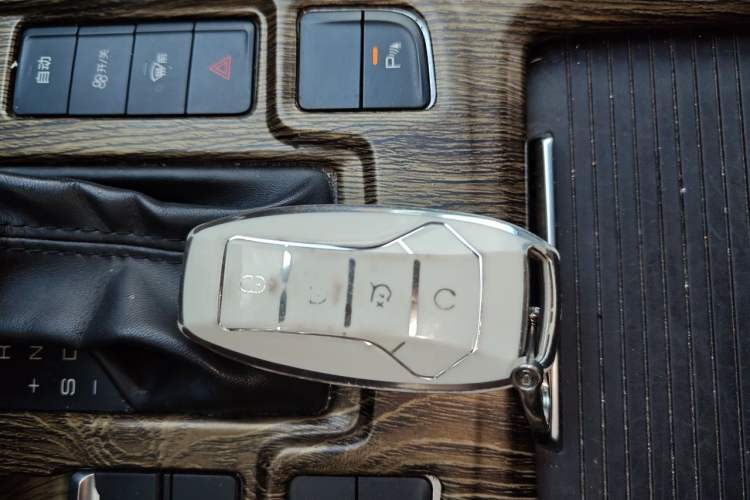 Used BYD Tang 2019 2.0T Automatic SmartConnect Prestige 7-Seater China VI Standard Vehicle Key