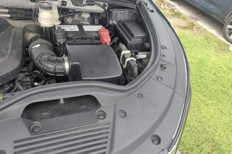Used BYD Tang 2021 2.0T Automatic Flagship Edition Engine Bay Left