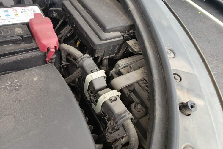 Used BYD Tang 2021 2.0T Automatic Flagship Edition Engine Bay Left