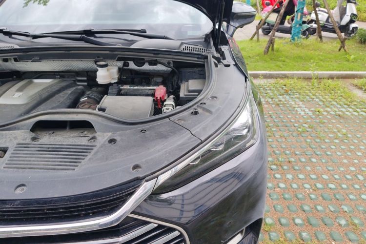 Used BYD Tang 2021 2.0T Automatic Flagship Edition Engine Bay Left