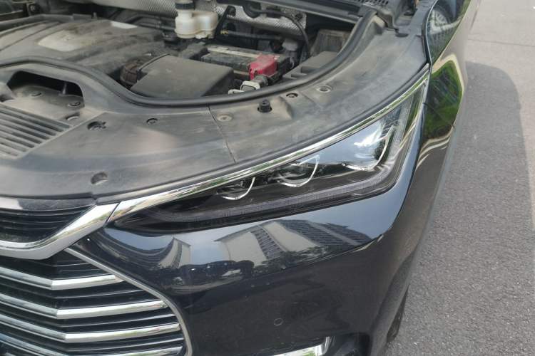 Used BYD Tang 2021 2.0T Automatic Flagship Edition Engine Bay Left