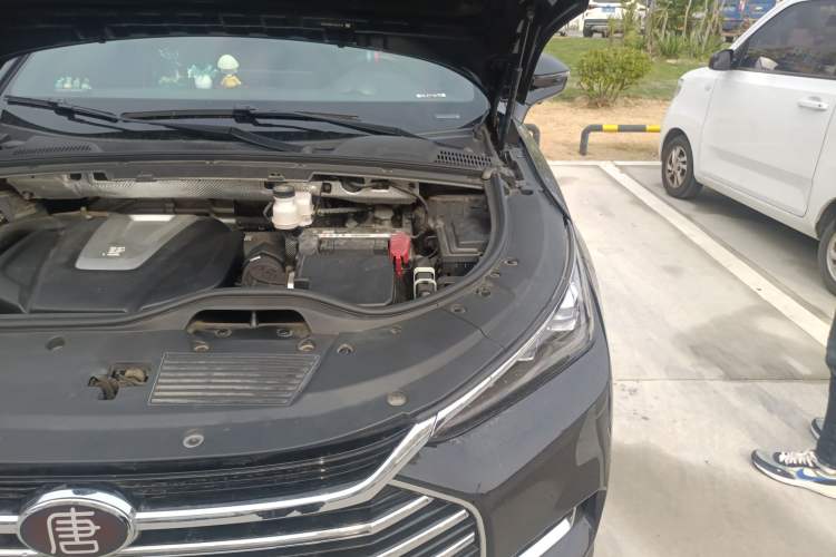 Used BYD Tang 2021 2.0T Automatic Flagship Edition Engine Bay Left