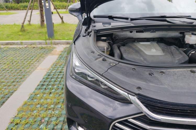 Used BYD Tang 2021 2.0T Automatic Flagship Edition Engine Bay Right