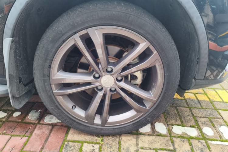 Used BYD Tang 2021 2.0T Automatic Flagship Edition Right Front Wheel Hub
